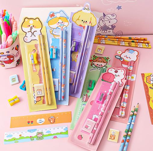 童趣與實(shí)用兼具 卡通鉛筆套裝成為幼兒園小獎(jiǎng)品的新寵